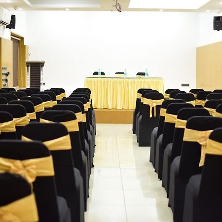 Medora Hotel Кожикоде Экстерьер фото
