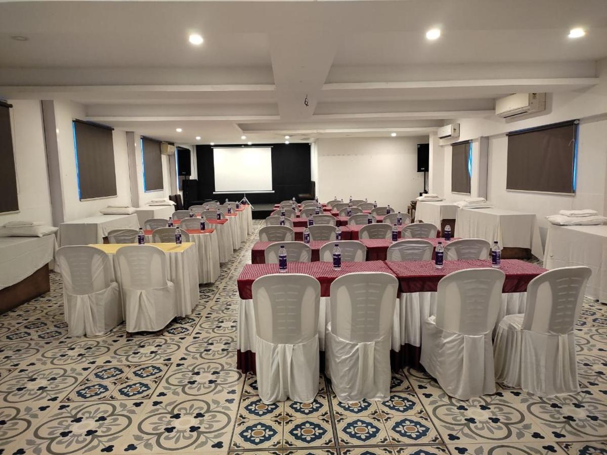 Medora Hotel Кожикоде Экстерьер фото