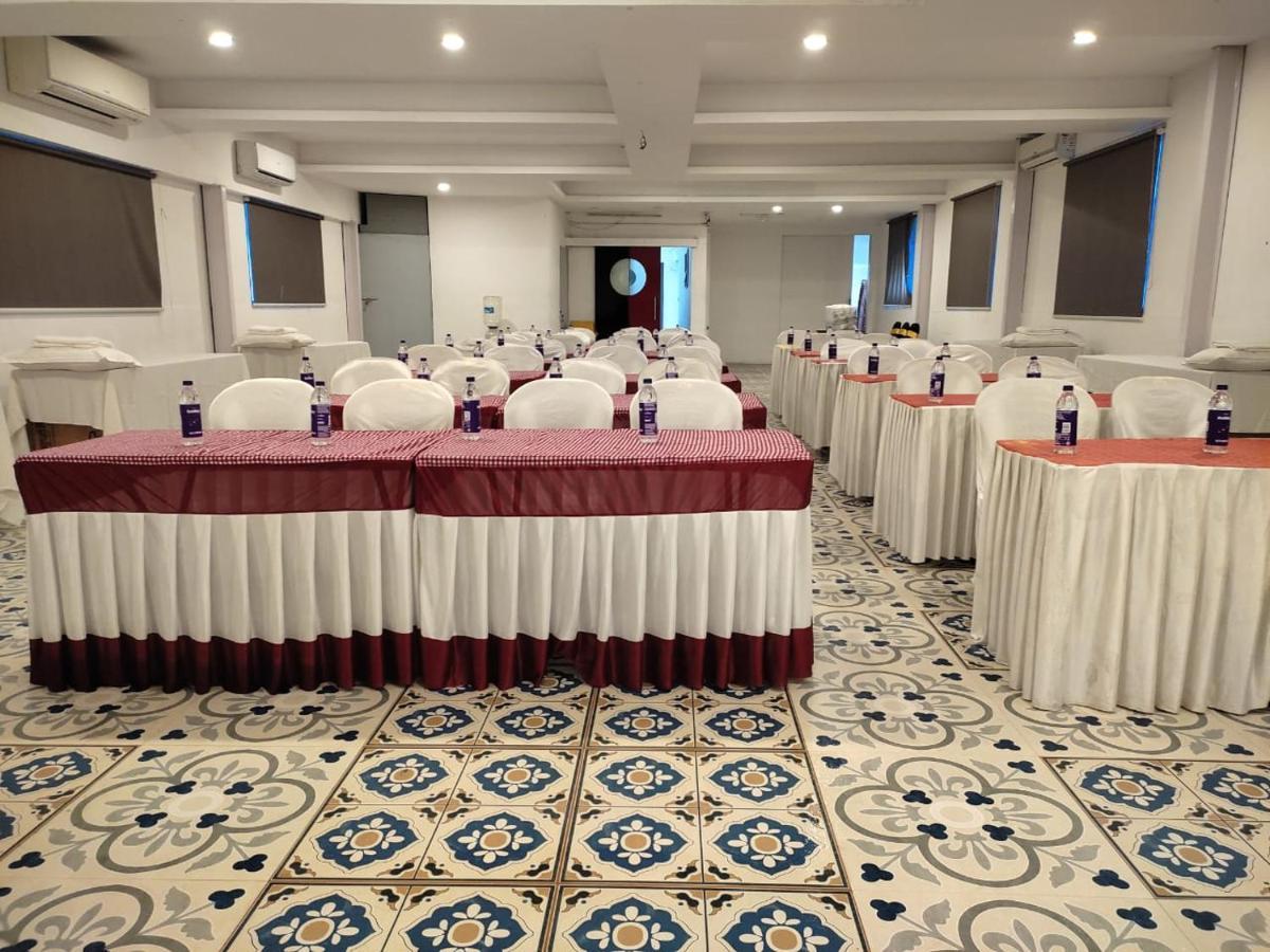 Medora Hotel Кожикоде Экстерьер фото